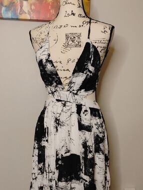 Papaya Black and White Abstract Print V-Neck Dress